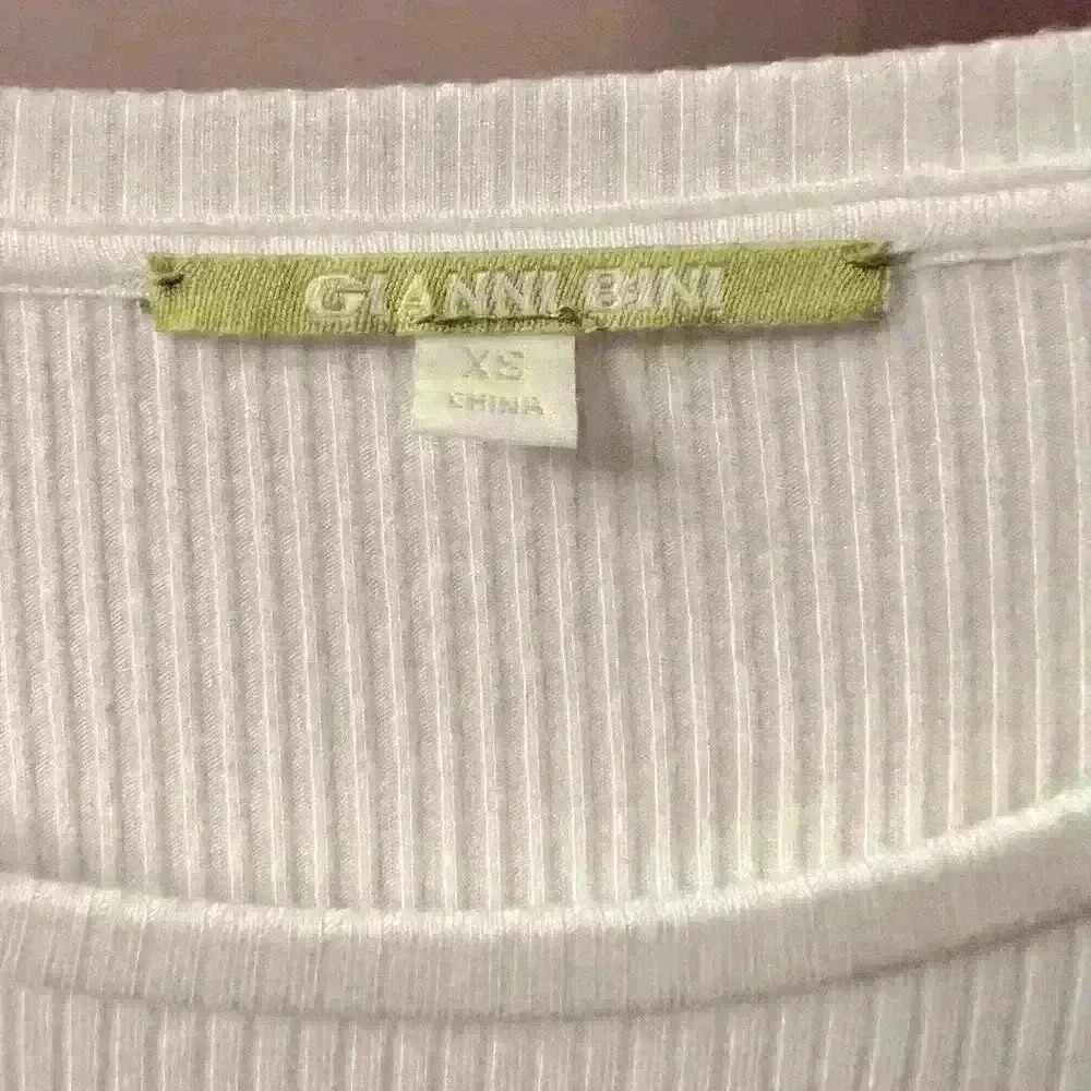 Gianni Bini Ruffled Sleeve White Top/Sweater ribbed XS video - Picture 4 of 6